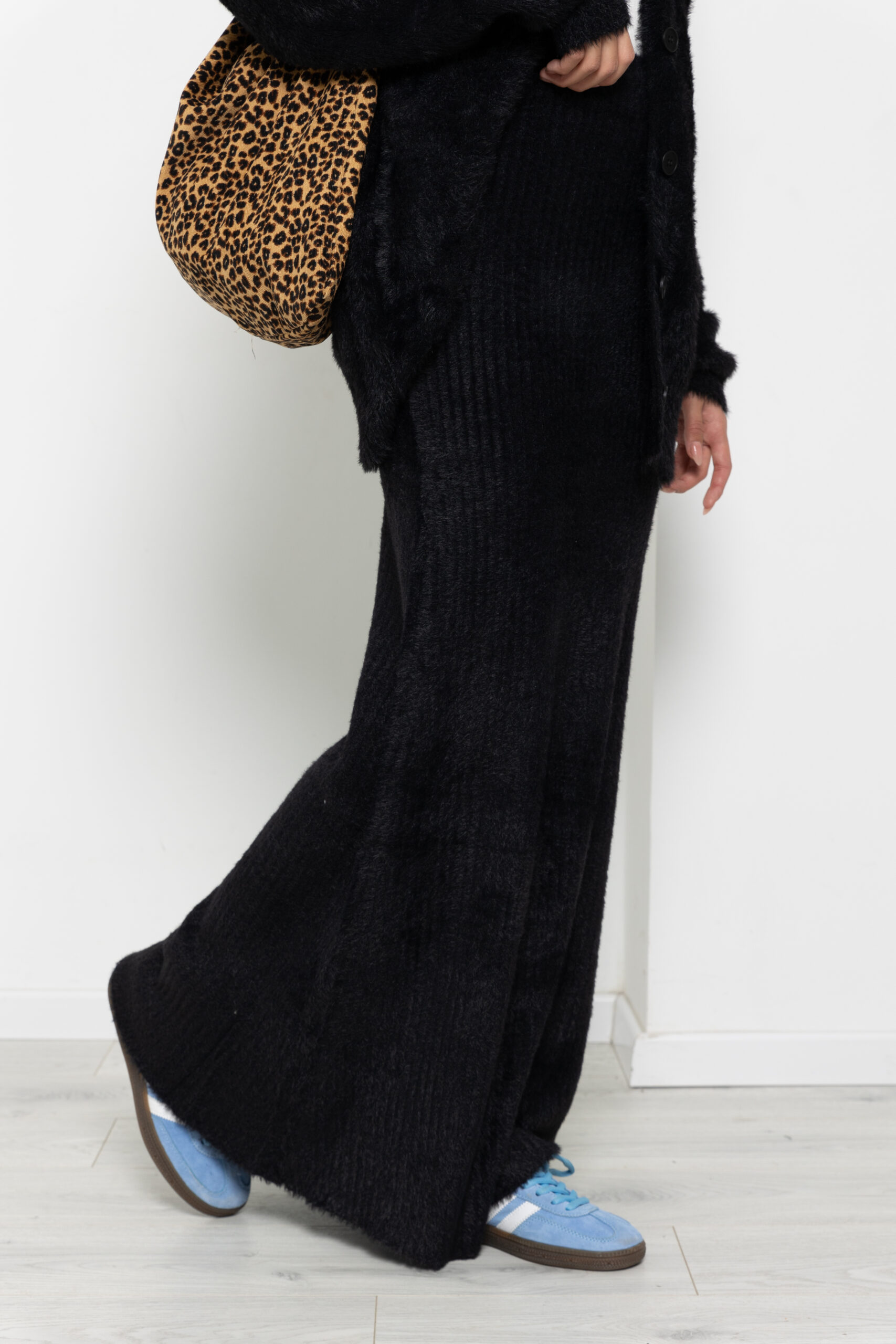 חצאית בד שיערות