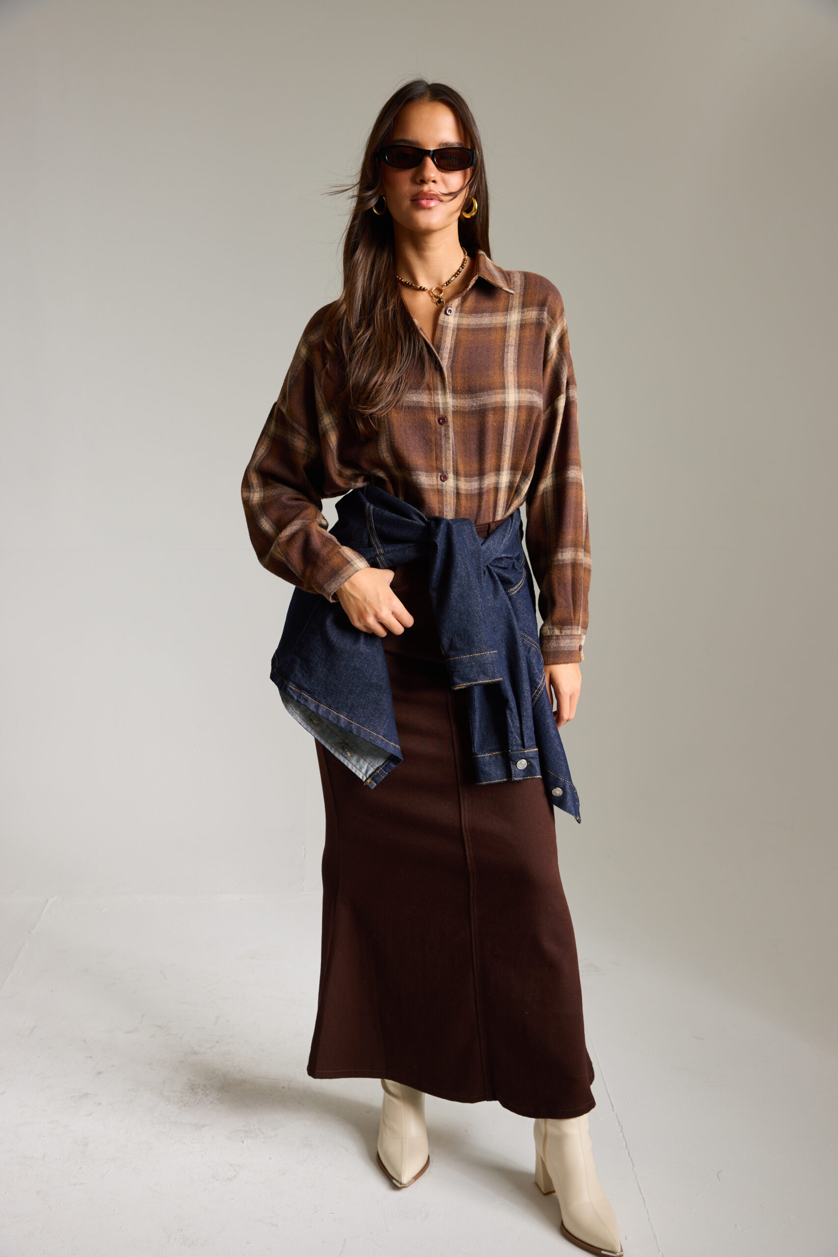 חצאית ג'ינס מתרחבת - חום, L