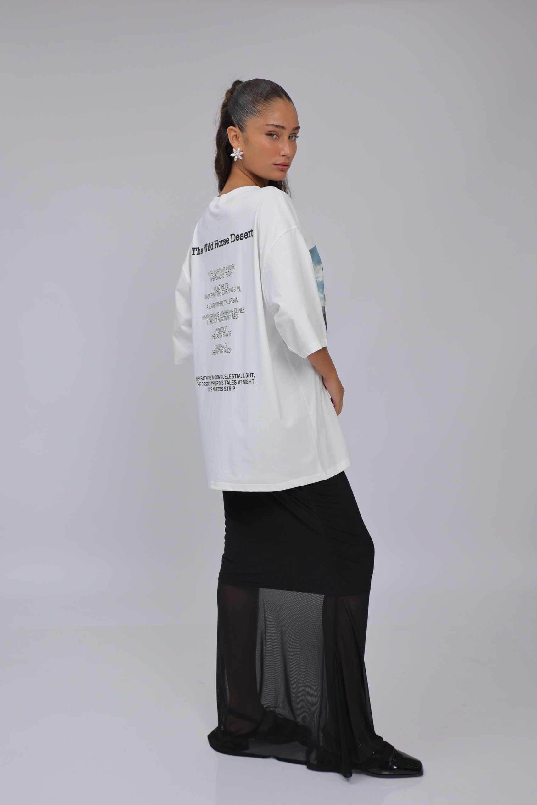 חצאית מבד חצי שקוף