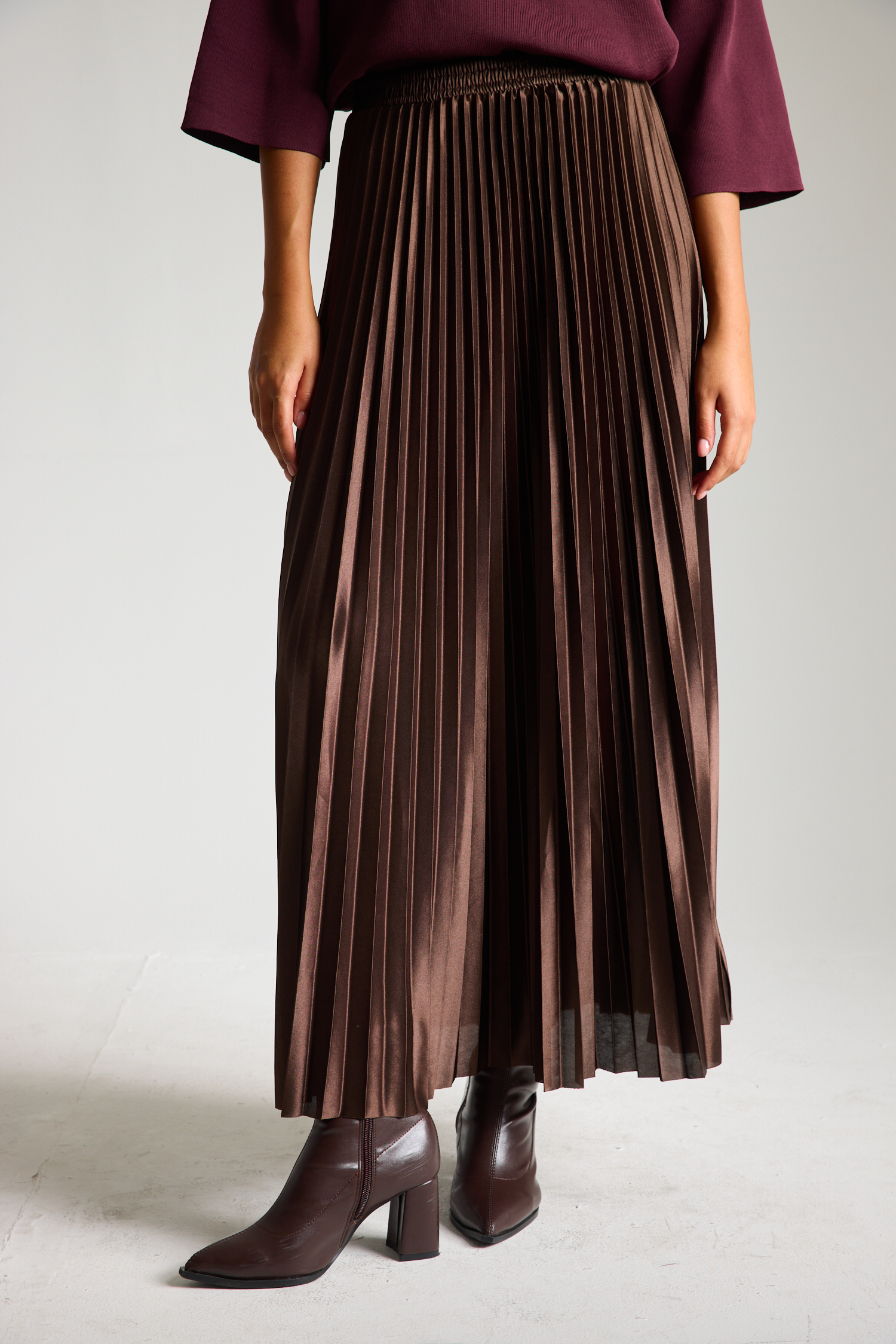 חצאית פליסה סאטן - חום