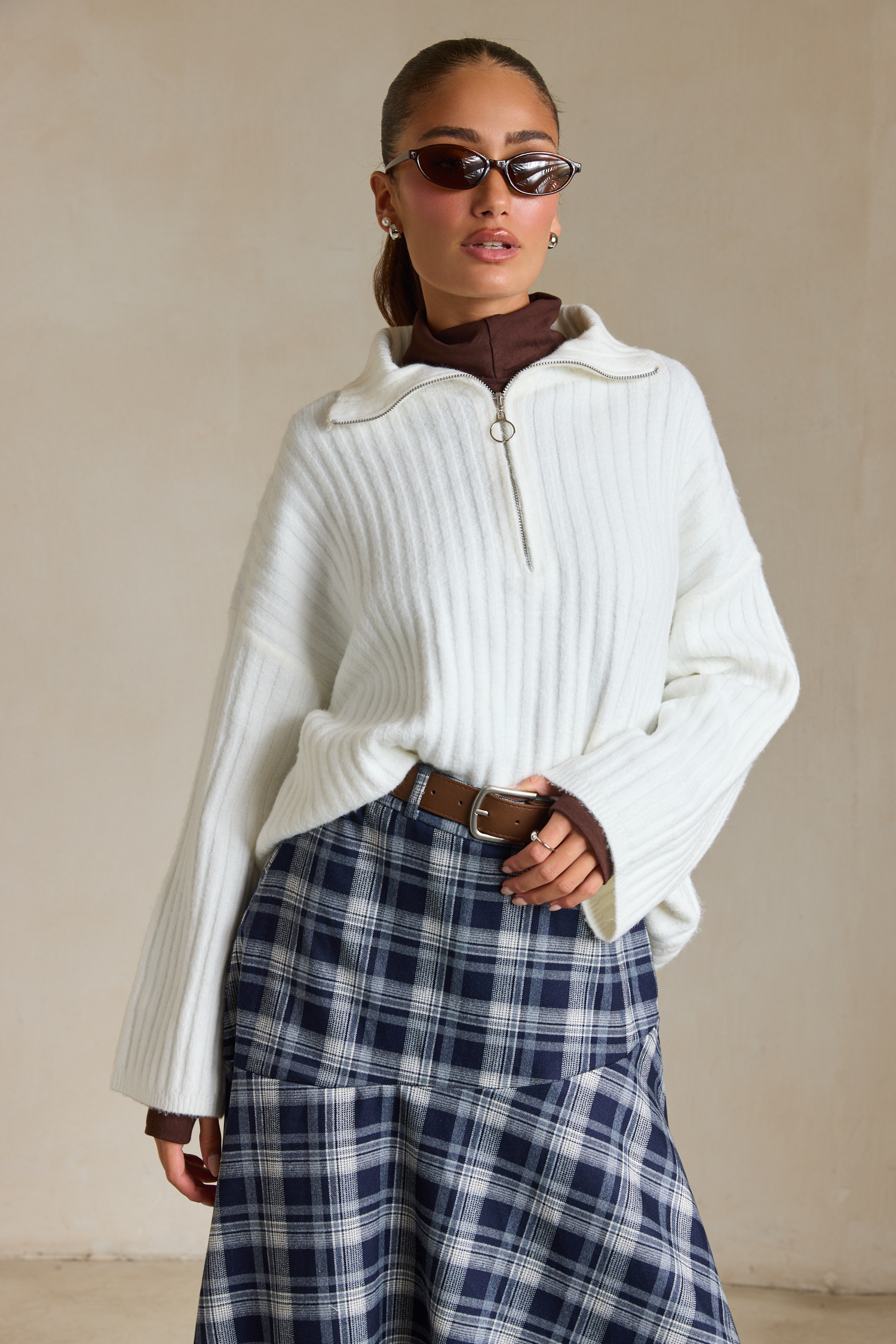 חולצה סריג עם רוכסן - לבן