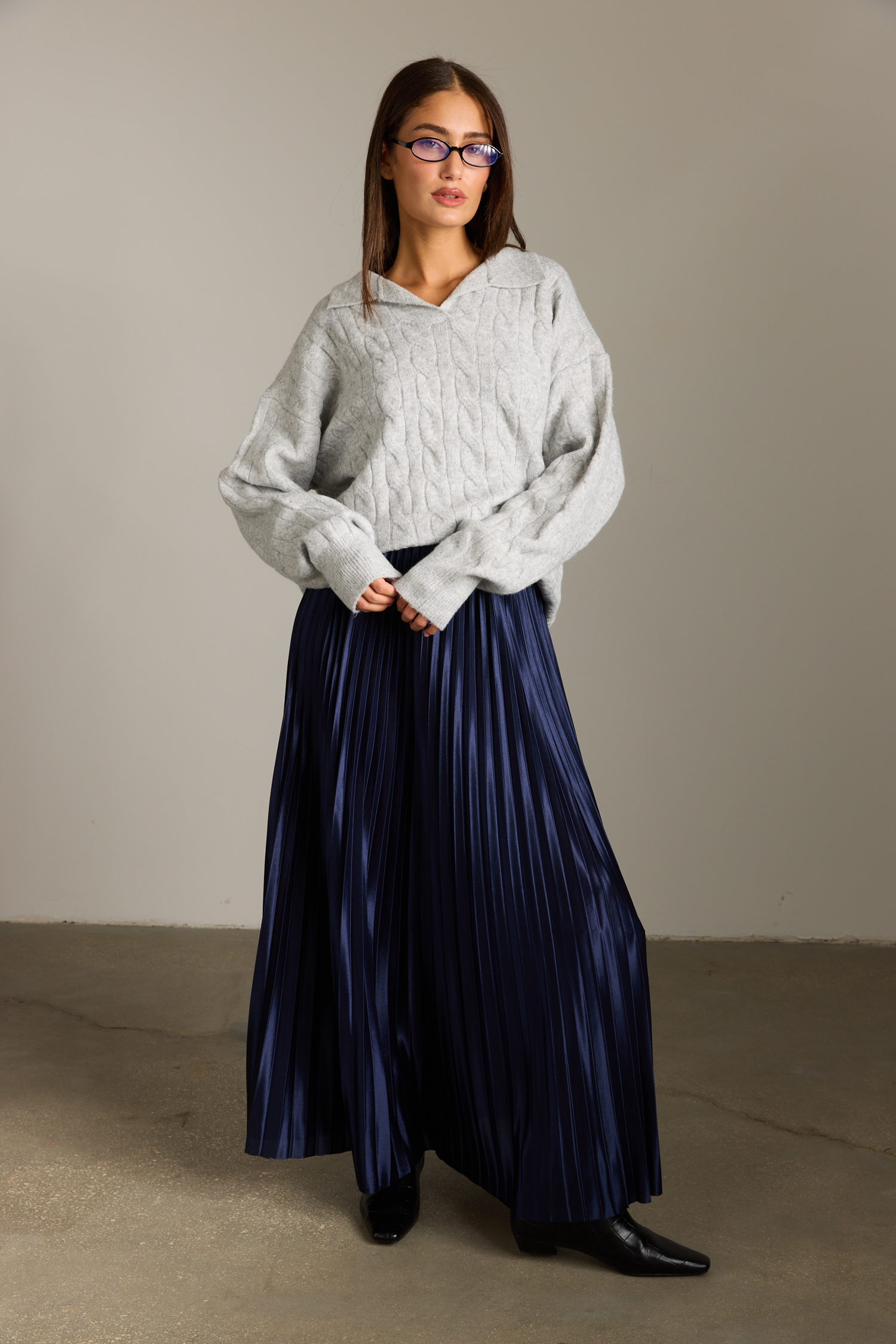 חצאית פליסה סאטן - נייבי