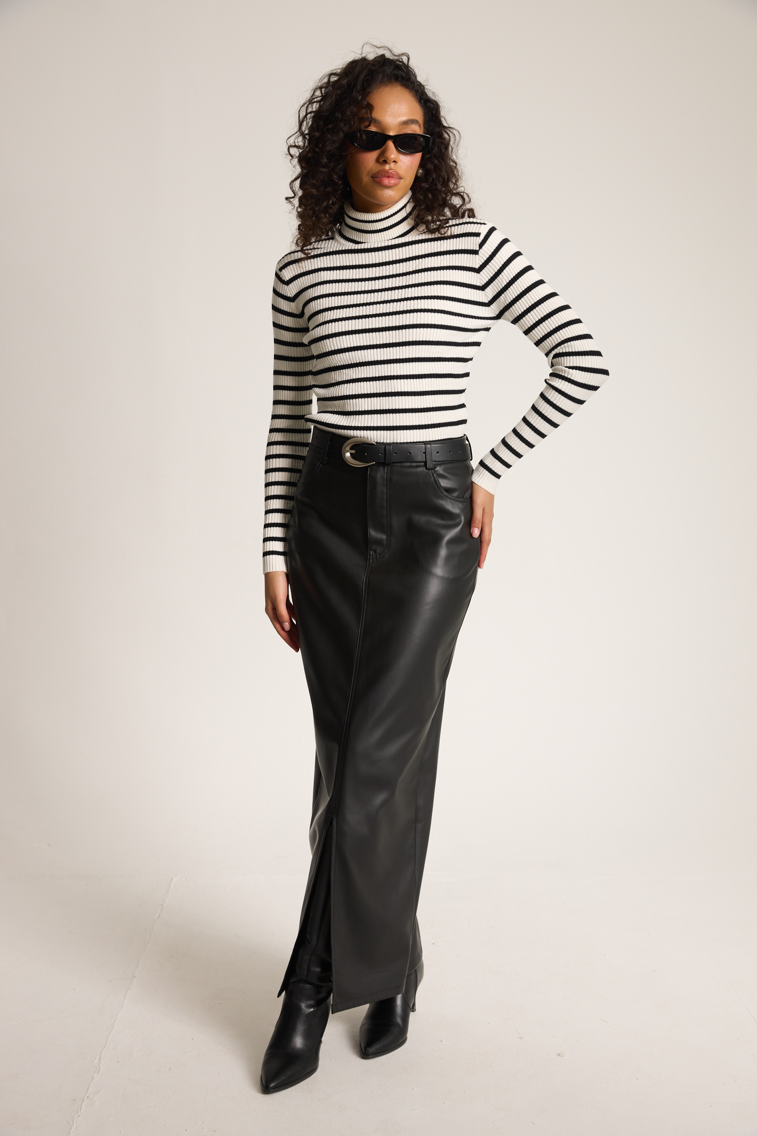 חצאית דמוי עור - שחור, L