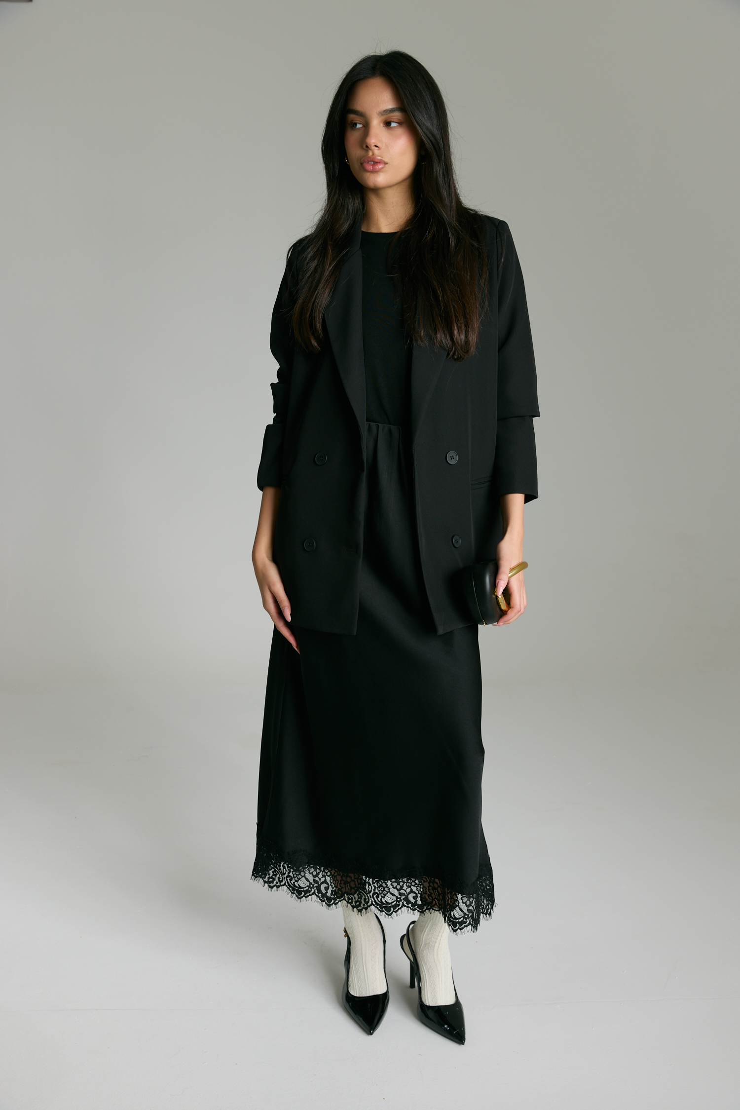 חצאית סאטן בשילוב תחרה